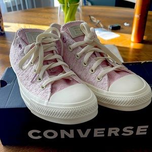 Converse  - Pink size 9